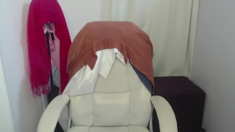 Snapshot of paiper_halliwey_ chatting on 12.12.24 paiper online show from 12.12.24