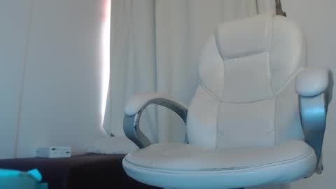 Snapshot of paiper_halliwey_ chatting on 10.12.25 paiper online show from 10.12.25