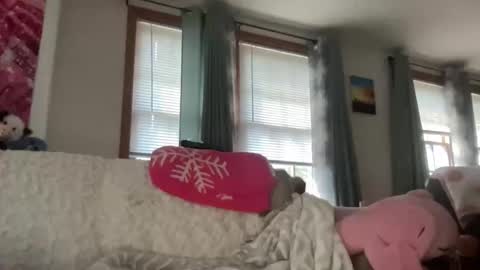 paisleysnowxo online show from 10.28.25