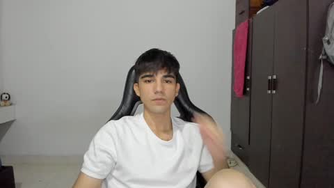 Snapshot of pakun_ chatting on 12.04.24 pakun_ online show from 12.04.24
