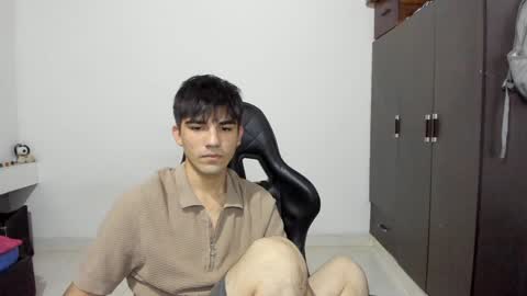 Snapshot of pakun_ chatting on 12.17.24 pakun_ online show from 12.17.24