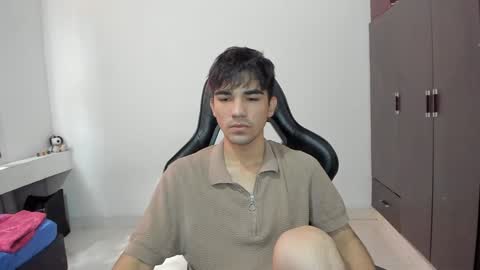 Snapshot of pakun_ chatting on 12.19.24 pakun_ online show from 12.19.24