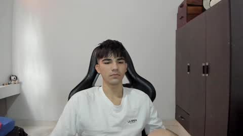Snapshot of pakun_ chatting on 12.23.24 pakun_ online show from 12.23.24