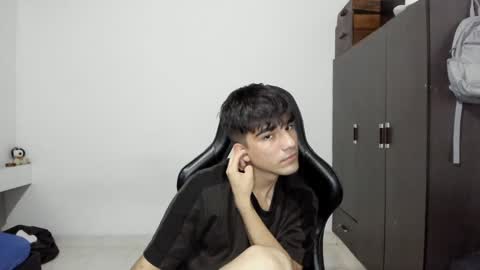 Snapshot of pakun_ chatting on 12.29.24 pakun_ online show from 12.29.24