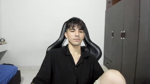 Snapshot of pakun_ chatting on 12.31.24 pakun_ online show from 12.31.24