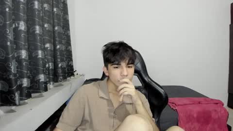 Snapshot of pakun_ chatting on 01.18.25 pakun_ online show from 01.18.25