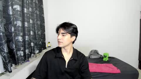 Snapshot of pakun_ chatting on 10.10.25 pakun_ online show from 10.10.25