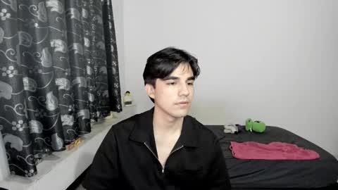 Snapshot of pakun_ chatting on 10.13.25 pakun_ online show from 10.13.25