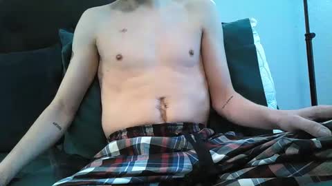 Snapshot of pale_atom chatting on 01.01.25 Atom online show from 01.01.25