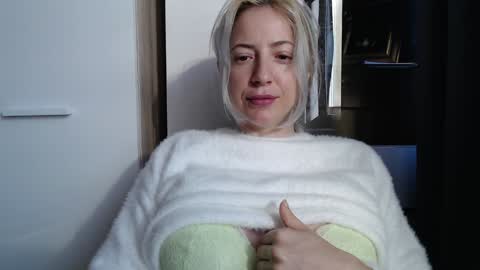 Snapshot of pam_fans chatting on 10.29.25 BABE online show from 10.29.25