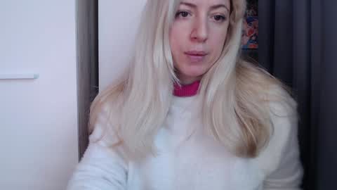 Snapshot of pam_fans chatting on 12.15.25 BABE online show from 12.15.25