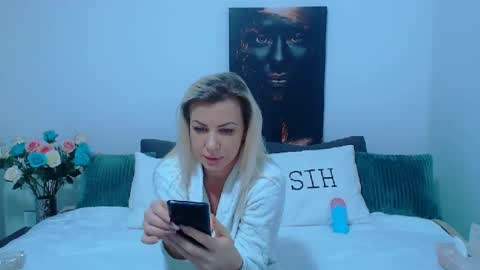 PAMEL ISSY online show from 01.04.25