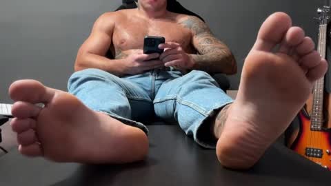 Snapshot of panther_style chatting on 04.20.26 Oleg online show from 04.20.26