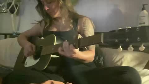 Snapshot of pantiesofthefae chatting on 11.11.25 Pantiesofthefae online show from 11.11.25