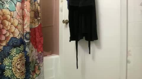 Snapshot of pantiesofthefae chatting on 11.21.25 Pantiesofthefae online show from 11.21.25