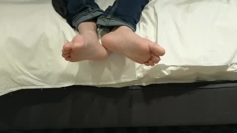 PantsLessTraveler online show from 03.12.25