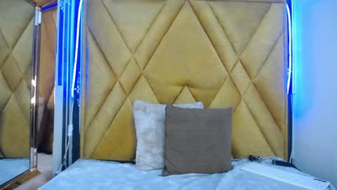 Snapshot of paola_lyon chatting on 02.04.25 Paola Lyon online show from 02.04.25