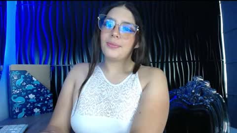 Snapshot of paola_lyon chatting on 02.05.25 Paola Lyon online show from 02.05.25