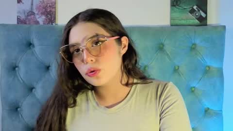 Snapshot of paola_lyon chatting on 09.25.25 Paola Lyon online show from 09.25.25