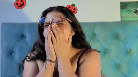 Snapshot of paola_lyon chatting on 10.16.25 Paola Lyon online show from 10.16.25