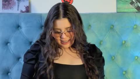 Snapshot of paola_lyon chatting on 10.21.25 Paola Lyon online show from 10.21.25