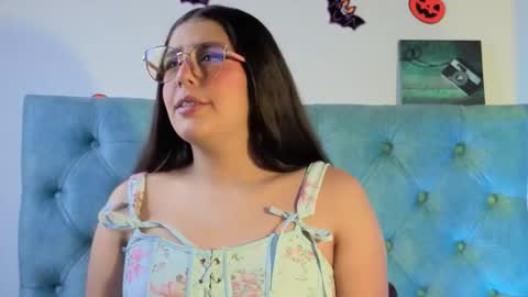 Snapshot of paola_lyon chatting on 10.28.25 Paola Lyon online show from 10.28.25