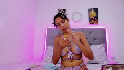 Snapshot of paolabigboobs_ chatting on 12.17.24 paola online show from 12.17.24