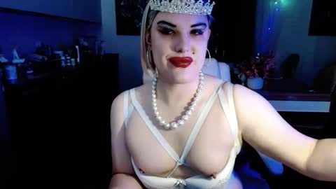 Snapshot of paoladoll chatting on 10.25.25 Sarina Williams online show from 10.25.25