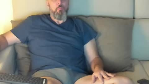 Snapshot of papa_f72 chatting on 01.01.25 Marc online show from 01.01.25