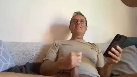 Snapshot of papa_show chatting on 11.04.25 papa_show online show from 11.04.25