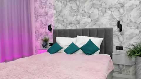 Snapshot of paradi_se chatting on 11.01.25 Melena online show from 11.01.25