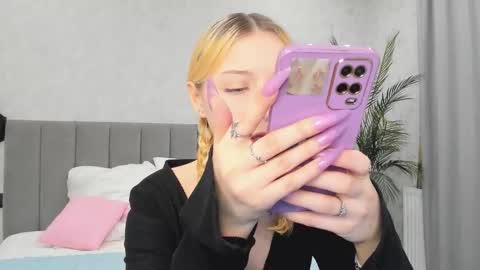 Snapshot of paradi_se chatting on 01.11.26 Melena online show from 01.11.26