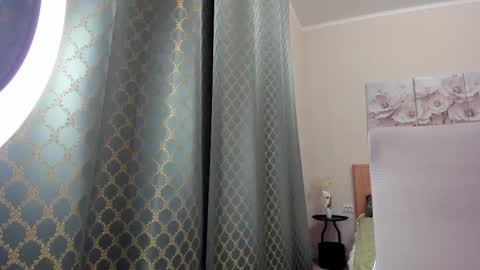 Snapshot of paradi_se chatting on 02.28.26 Melena online show from 02.28.26