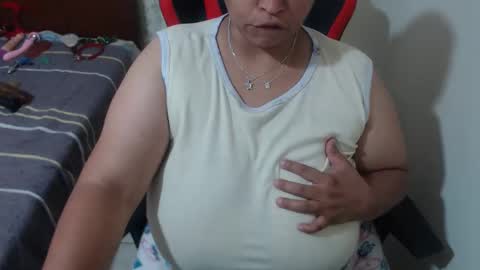 Snapshot of pareja_explosivasexx chatting on 05.12.26 Luna online show from 05.12.26