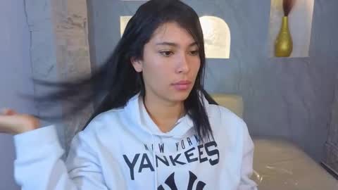 Snapshot of paris_b_ chatting on 11.15.25 paris online show from 11.15.25