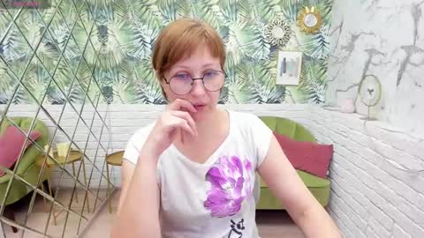 Snapshot of paris_cherry chatting on 03.09.25 Paris online show from 03.09.25