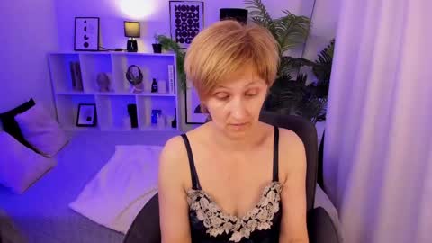 Snapshot of paris_cherry chatting on 05.24.26 Paris online show from 05.24.26