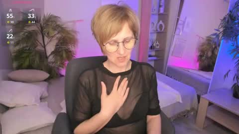 Snapshot of paris_cherry chatting on 05.27.26 Paris online show from 05.27.26