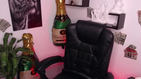 Paris D angelo online show from 01.06.25