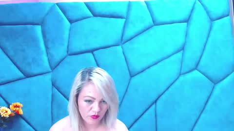 Snapshot of paris_squirtt chatting on 01.06.25 paris_squirtt online show from 01.06.25