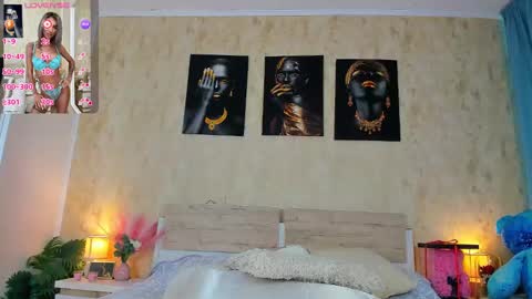 Snapshot of paris_x_hilton chatting on 03.03.25 Paris online show from 03.03.25