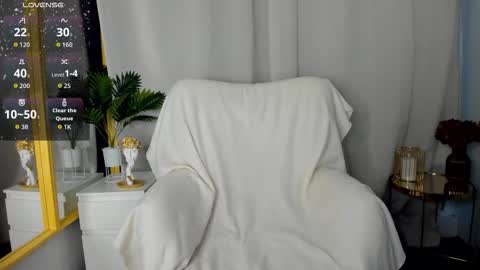 Snapshot of paris_x_hilton chatting on 02.07.26 Paris online show from 02.07.26