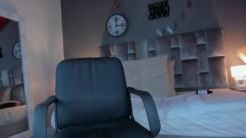 PARIS online show from 02.05.25