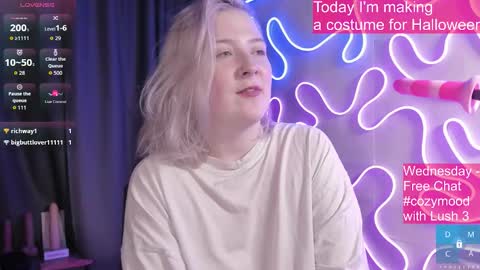 Snapshot of passion_luna chatting on 10.16.25 LunaAlan online show from 10.16.25