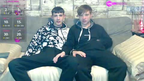 Snapshot of passionate_bonds chatting on 05.03.26 Max tall dark-haired guy with tattoos and Phil blond-haired online show from 05.03.26