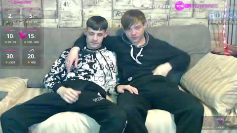Snapshot of passionate_bonds chatting on 05.11.26 Max tall dark-haired guy with tattoos and Phil blond-haired online show from 05.11.26
