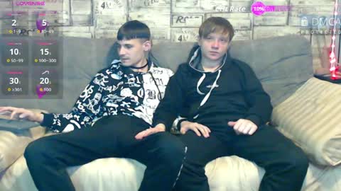 Snapshot of passionate_bonds chatting on 05.12.26 Max tall dark-haired guy with tattoos and Phil blond-haired online show from 05.12.26