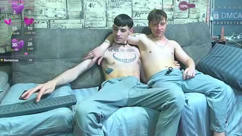Snapshot of passionate_bonds chatting on 06.02.26 Max tall dark-haired guy with tattoos and Phil blond-haired online show from 06.02.26