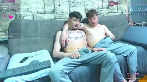 Snapshot of passionate_bonds chatting on 06.03.26 Max tall dark-haired guy with tattoos and Phil blond-haired online show from 06.03.26