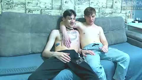 Snapshot of passionate_bonds chatting on 06.19.26 Max tall dark-haired guy with tattoos and Phil blond-haired online show from 06.19.26